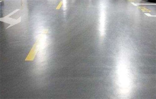 怎樣才能確保自己選的環(huán)氧地坪漆產(chǎn)品質(zhì)量是好的,其實(shí)聞聞就行